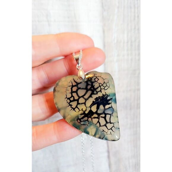 Dragons Vein Agate Heart Necklace - Picture 4 of 5